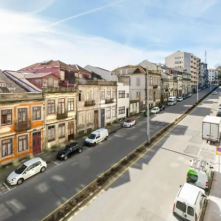 Апартаменты Wonderfull Campanha Train Station With Parking