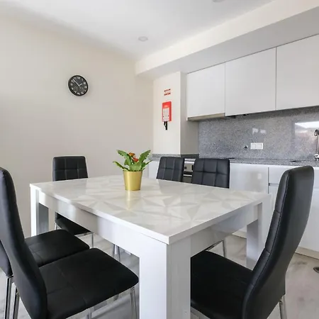 Wonderfull Campanha Train Station With Parking شقة *