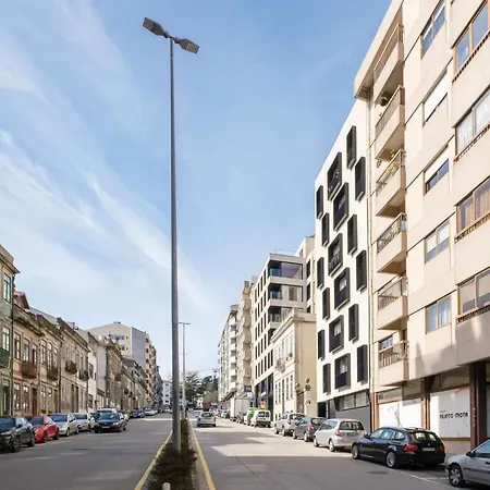 Wonderfull Campanha Train Station With Parking Apartment