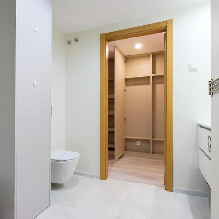 Wonderfull Campanha Train Station With Parking Apartment *