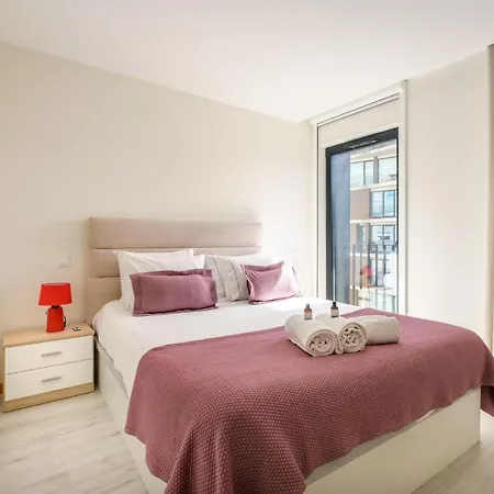 Wonderfull Campanha Train Station With Parking Apartment