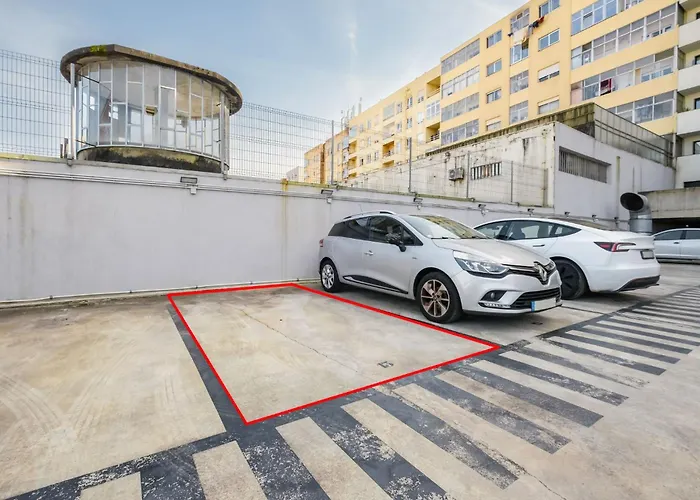 Wonderfull Campanha Train Station With Parking *