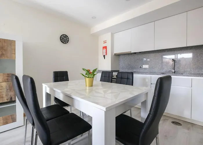 Wonderfull Campanha Train Station With Parking Lejlighed *