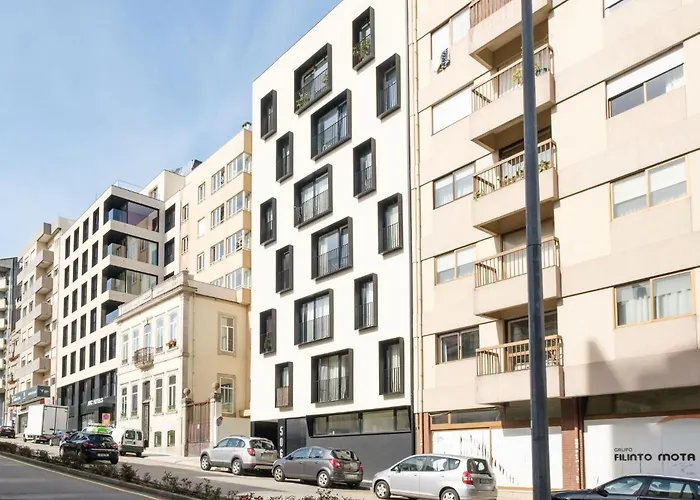 Wonderfull Campanha Train Station With Parking *